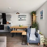 Modern Townhouse - Parking Ev Charger & Balcony *