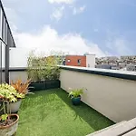 Modern Townhouse - Parking Ev Charger & Balcony *