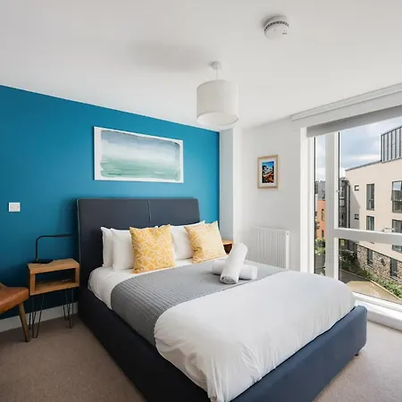 Dom wakacyjny Modern Townhouse - Parking Ev Charger & Balcony