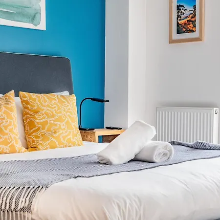 Modern Townhouse - Parking Ev Charger & Balcony בית נופש בריסטול