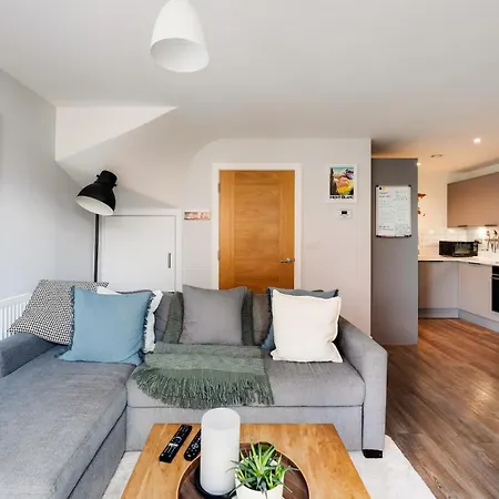 Modern Townhouse - Parking Ev Charger & Balcony