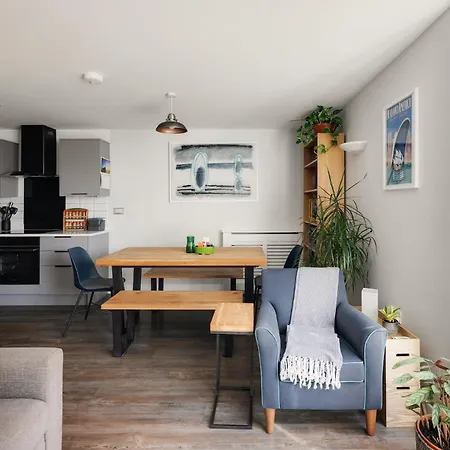 Modern Townhouse - Parking Ev Charger & Balcony *