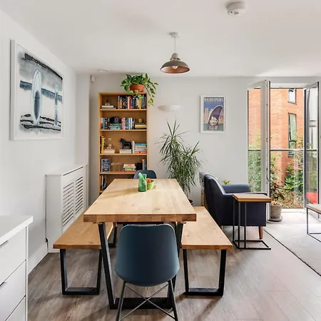 Modern Townhouse - Parking Ev Charger & Balcony Bristol