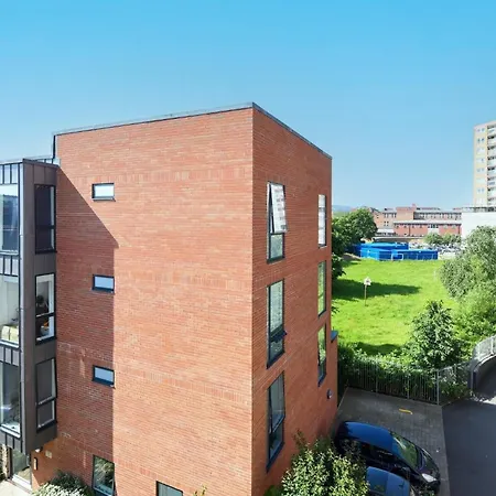 Modern Townhouse - Parking Ev Charger & Balcony * Bristol