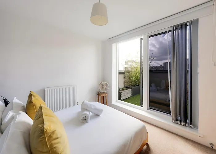 Modern Townhouse - Parking Ev Charger & Balcony Dom wakacyjny *