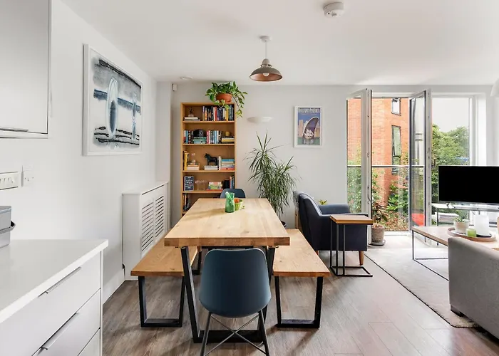 Modern Townhouse - Parking Ev Charger & Balcony Bristol