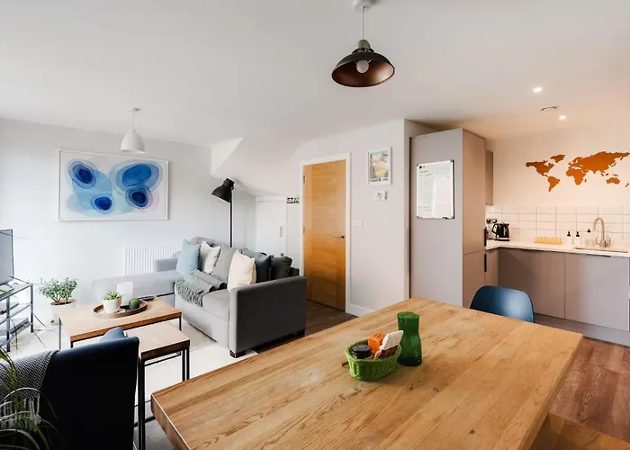 Dom wakacyjny Modern Townhouse - Parking Ev Charger & Balcony