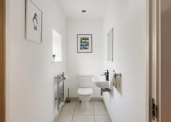 Modern Townhouse - Parking Ev Charger & Balcony Nyaraló *