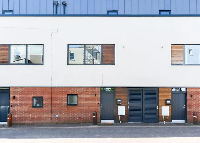 Modern Townhouse - Parking Ev Charger & Balcony Dom wakacyjny
