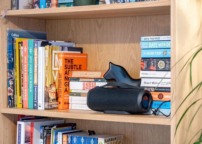 Modern Townhouse - Parking Ev Charger & Balcony