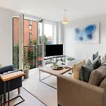 Modern Townhouse - Parking Ev Charger & Balcony Nyaraló