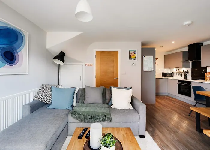 Modern Townhouse - Parking Ev Charger & Balcony