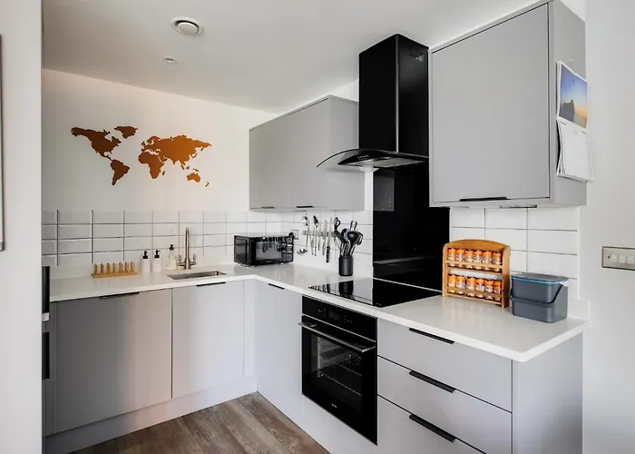 Modern Townhouse - Parking Ev Charger & Balcony Σπίτι διακοπών