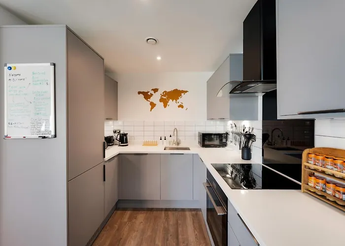 Modern Townhouse - Parking Ev Charger & Balcony Σπίτι διακοπών